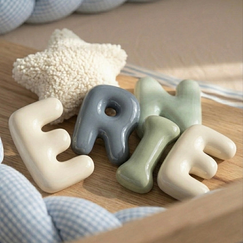 Letra Decorativa Personalizada en 3D – Pintada a Mano – Sueños de Cigüeña